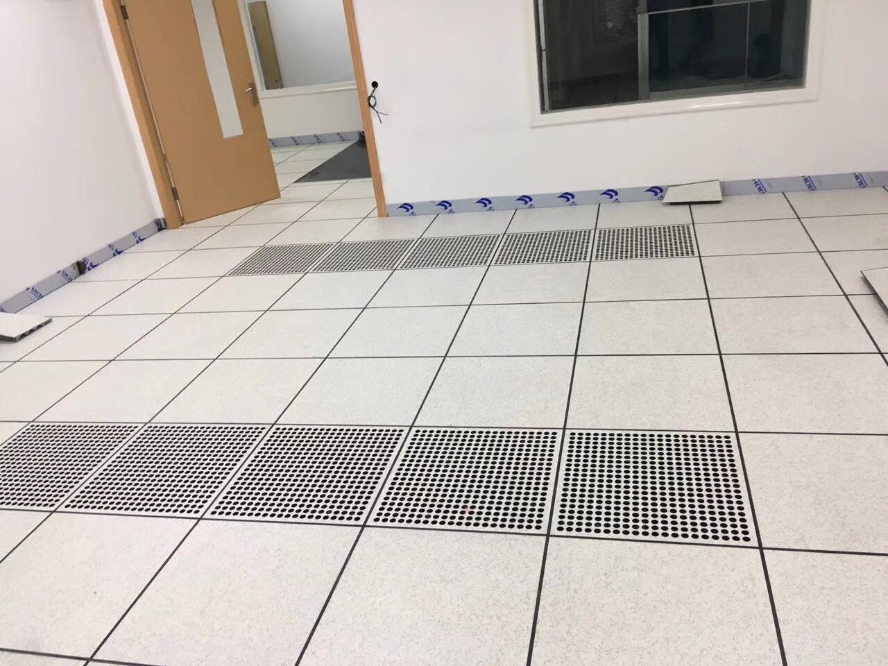 机房防静电架空活动地板的维护需要注意什么